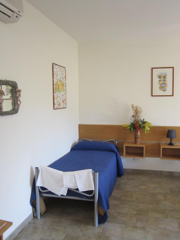 Locanda Dell'Asino D'Oro Βίλα Σουλμόνα Δωμάτιο φωτογραφία