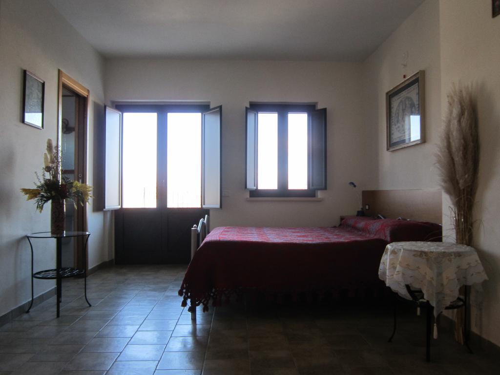 Locanda Dell'Asino D'Oro Βίλα Σουλμόνα Δωμάτιο φωτογραφία
